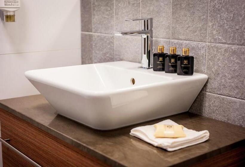 スタンダードルーム, Invite