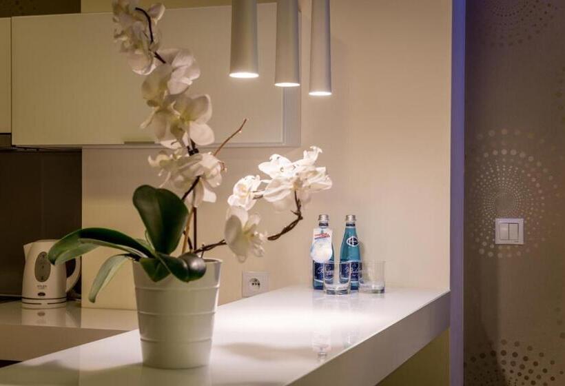 スタンダードルーム, Invite