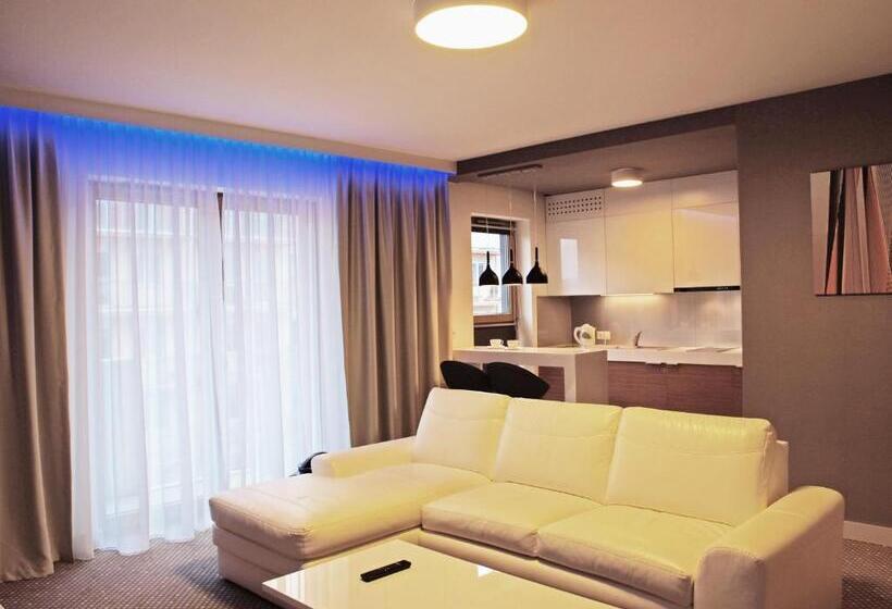 デラックスジュニアスイート, Invite