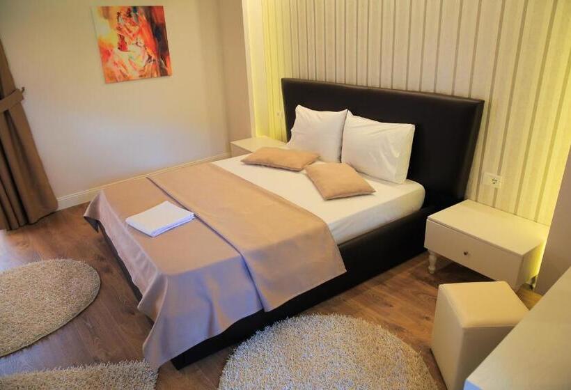 חדר דלוקס, Kristal