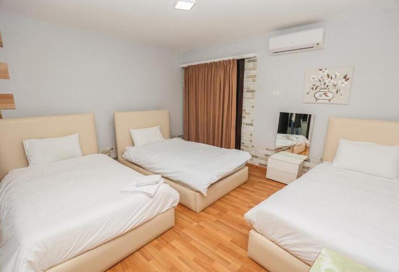 חדר בסיסי לשלושה, Kristal