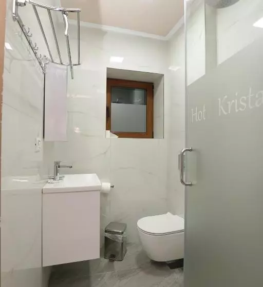 اتاق راحتی سه تخته, Kristal