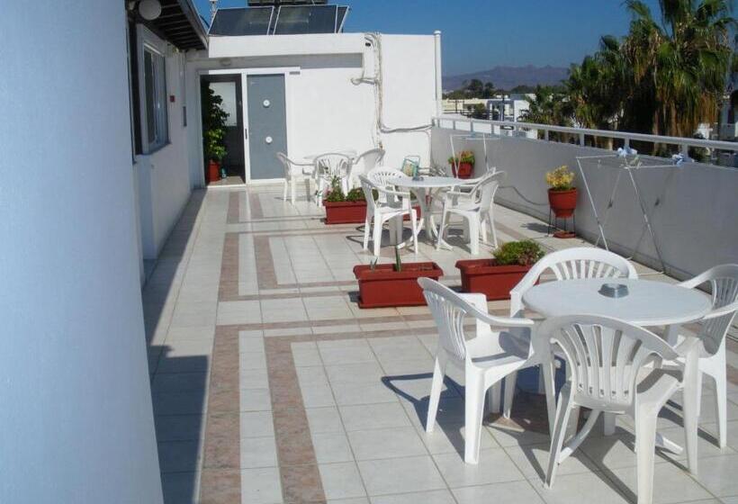 スタンダードスタジオ, Elite Apartments