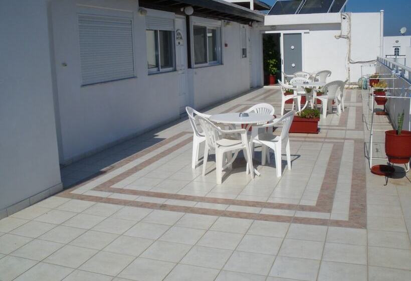 テラス付きスタンダードワンルーム, Elite Apartments