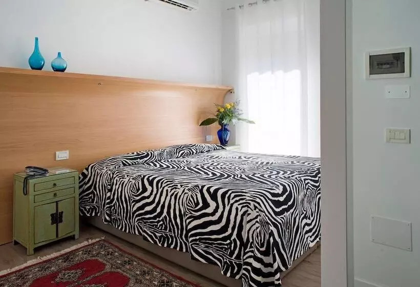 اتاق اکونومی, Valdor
