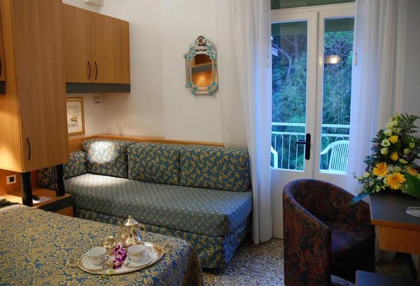 Номер Стандарт Трехместный, Valdor