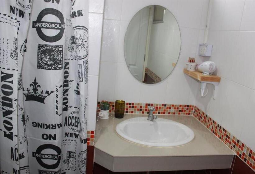 غرفة قياسية, Varada Place