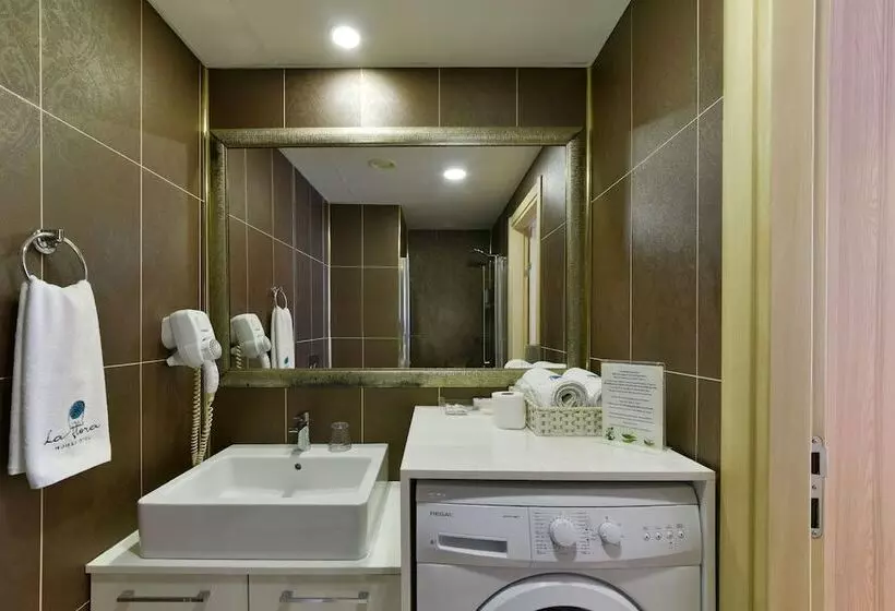 اتاق استاندارد, La Flora House