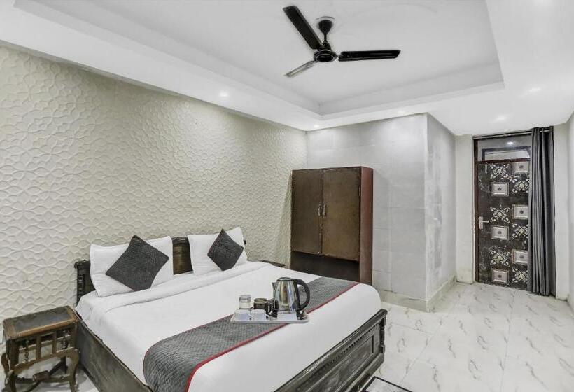 トリプルクラシックルーム, Collection O Ap Grand