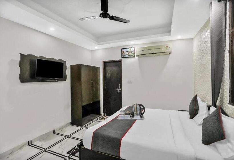 トリプルクラシックルーム, Collection O Ap Grand