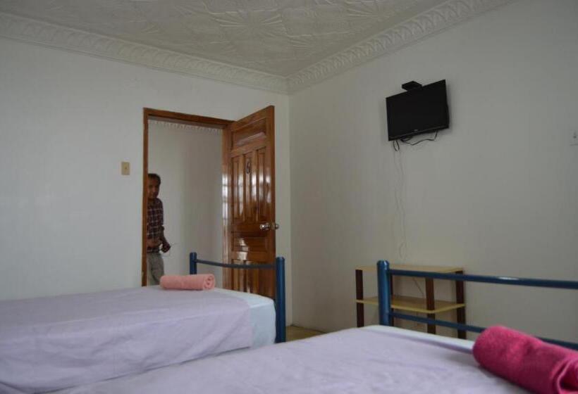 Номер Стандарт Трехместный, Hostal El Naufrago 2