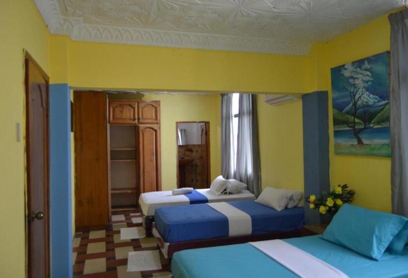 اتاق استاندارد سه نفره, Hostal El Naufrago 2