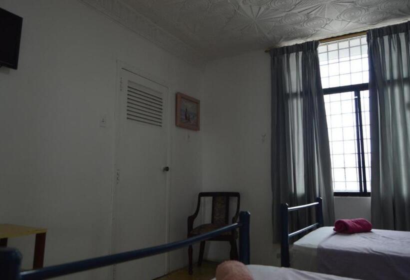 Семейный Номер, Hostal El Naufrago 2