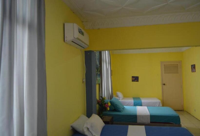 اتاق خانوادگی, Hostal El Naufrago 2