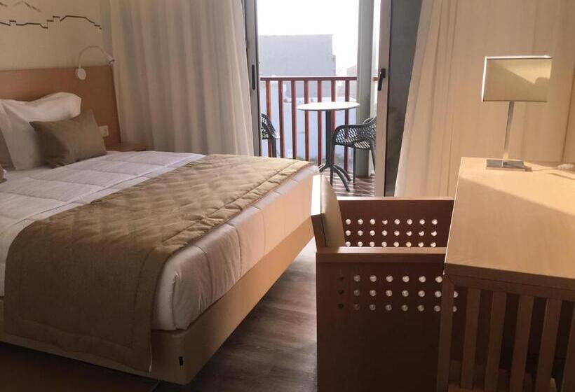 Deluxe Room, Happy Day