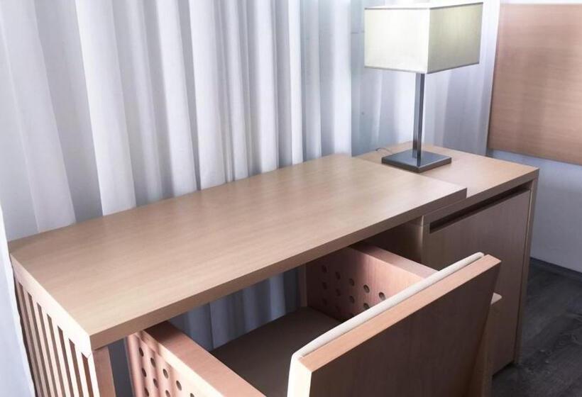 Standard Room, Happy Day