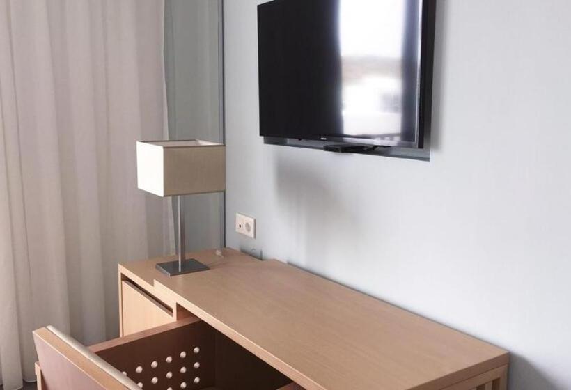 Standard Room, Happy Day