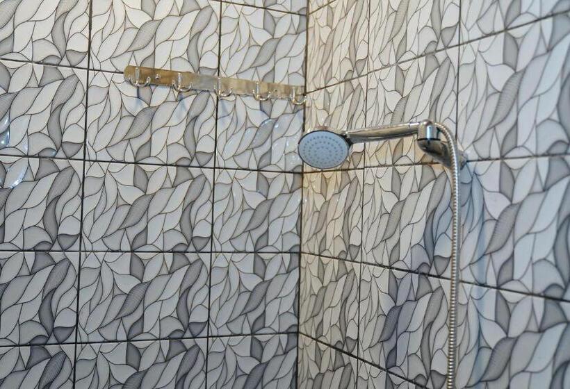 اتاق استاندارد با سرویس بهداشتی مشترک, Negra Mountain Resort