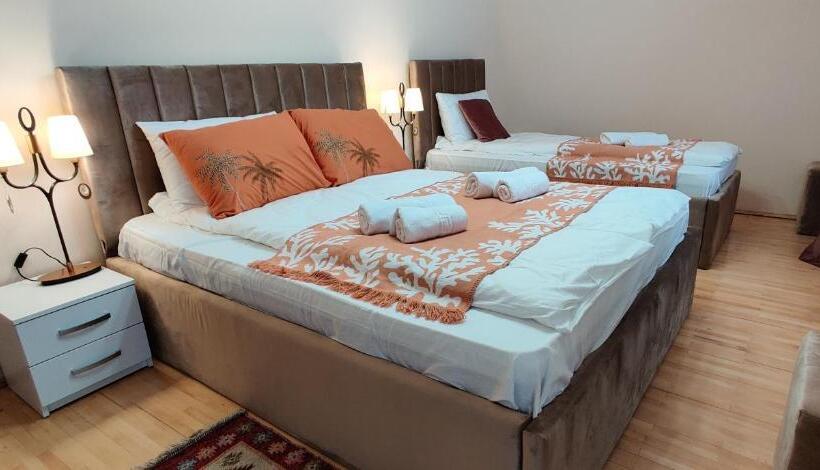 Habitació Triple Estàndard Bany Exterior, Casa Blanco