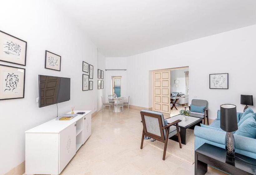 اتاق لوکس با تخت بزرگ, La Demeure