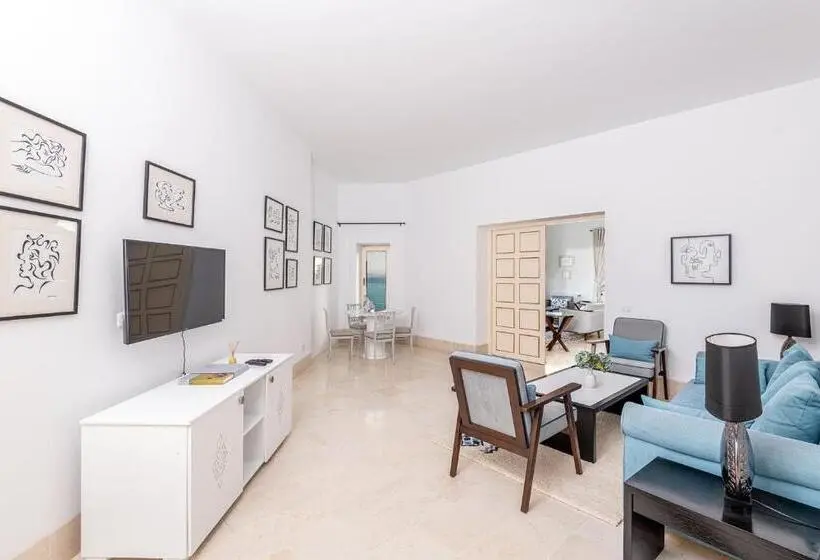 اتاق لوکس با تخت بزرگ, La Demeure