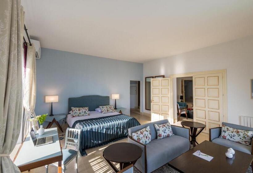 اتاق لوکس با تخت بزرگ, La Demeure