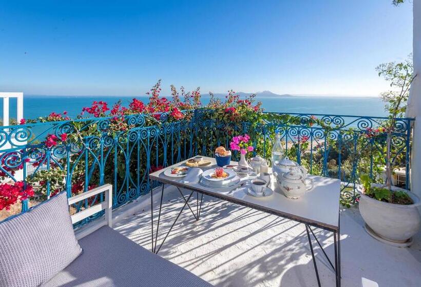 اتاق لوکس با چشمانداز دریا, La Demeure