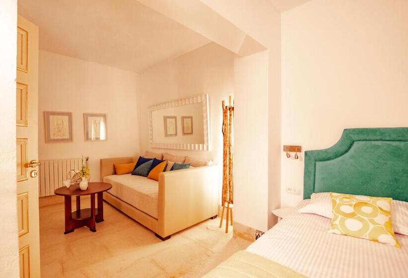 اتاق لوکس, La Demeure