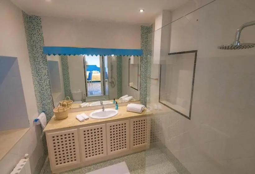 اتاق لوکس, La Demeure