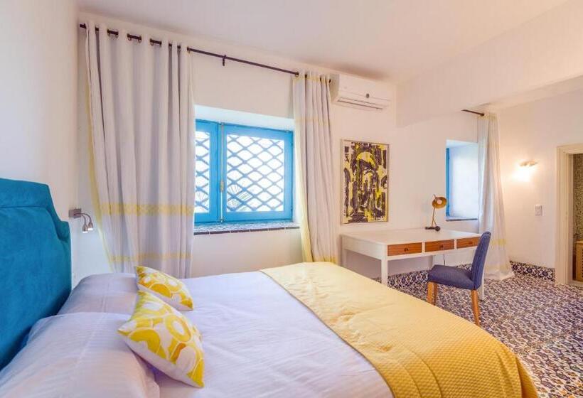 اتاق لوکس, La Demeure