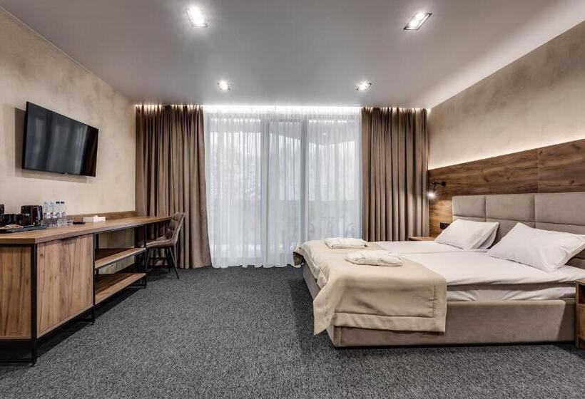 Люкс с Балконом, Girskidelux