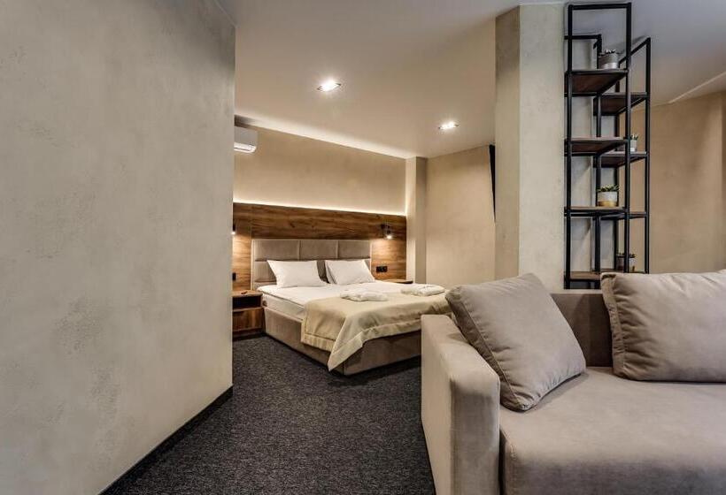 Люкс с Балконом, Girskidelux