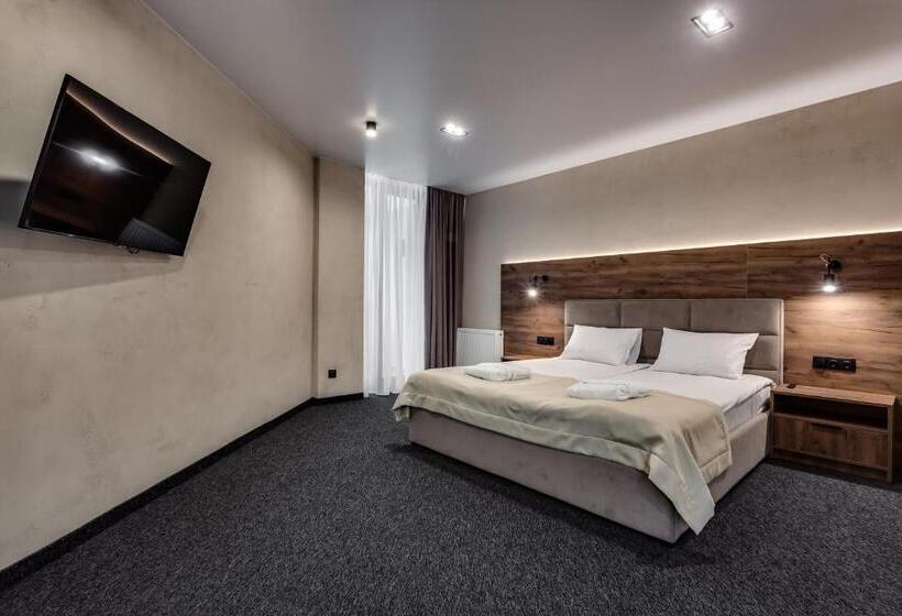 Люкс с Балконом, Girskidelux