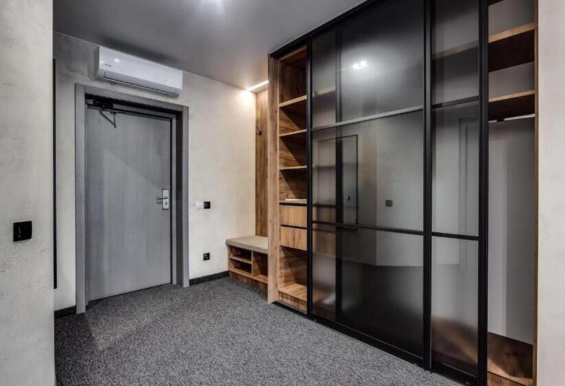 Люкс с Балконом, Girskidelux