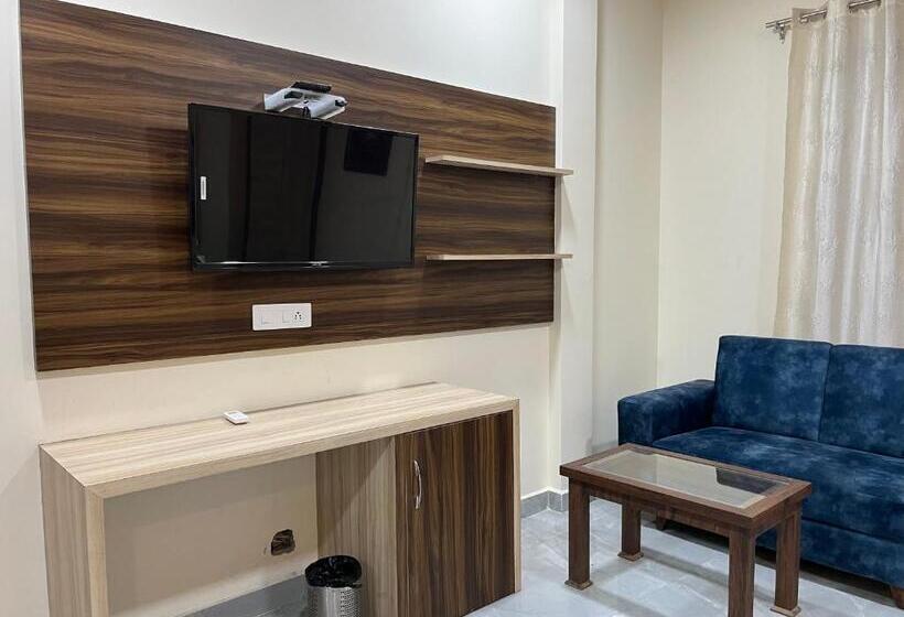 سوییت لوکس, Lemonade