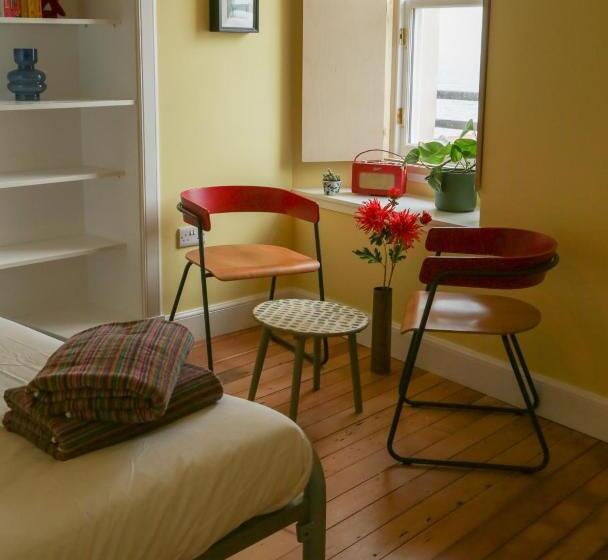 Номер Стандарт, The Dolphin Inn Hostel