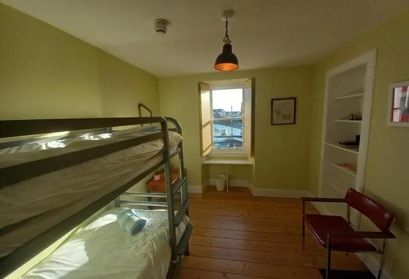 エコノミールーム, The Dolphin Inn Hostel