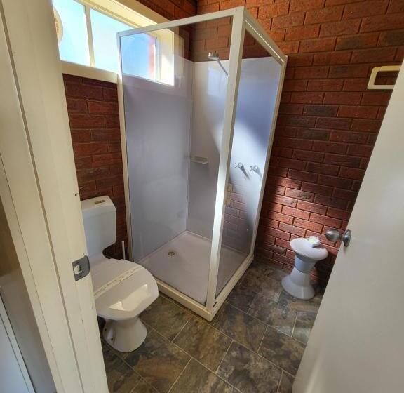 スタンダードトリプルルーム, Foundry Palms Motel