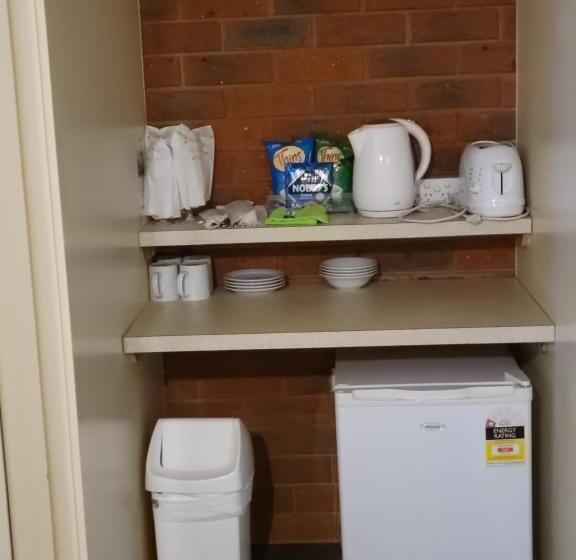 ファミリールーム, Foundry Palms Motel