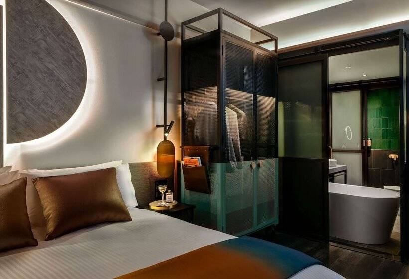 豪华房间, Qt Newcastle