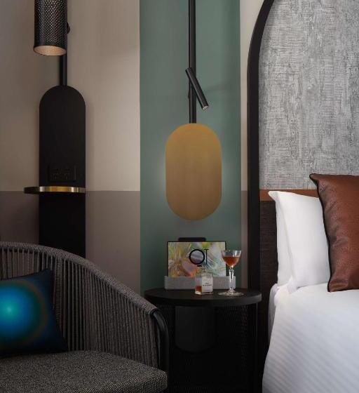 标准间, Qt Newcastle