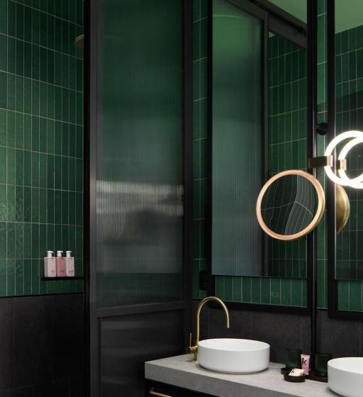 带大床的标准间, Qt Newcastle