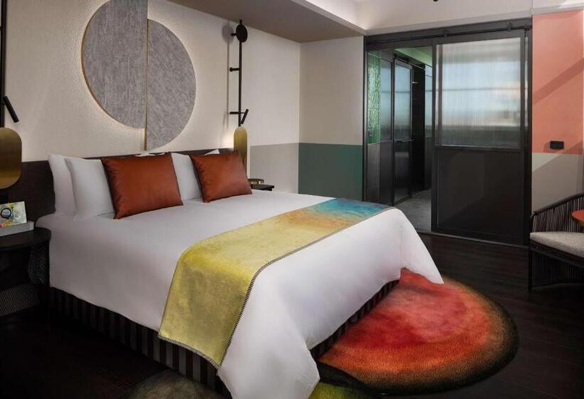 스위트 킹사이즈 침대, Qt Newcastle