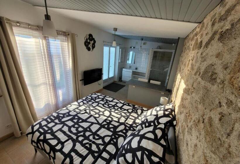 غرفة قياسية مطلّة علي الحديقة, La Genotière