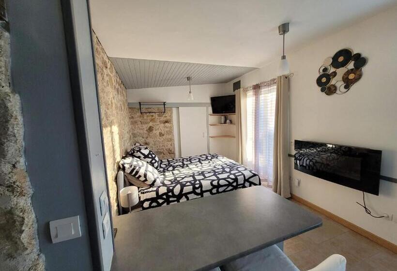 غرفة قياسية مطلّة علي الحديقة, La Genotière