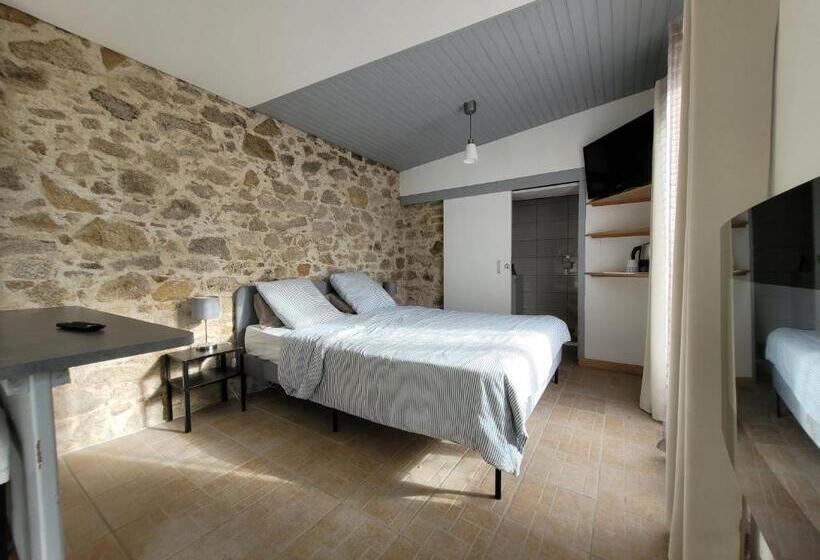 غرفة قياسية مطلّة علي الحديقة, La Genotière