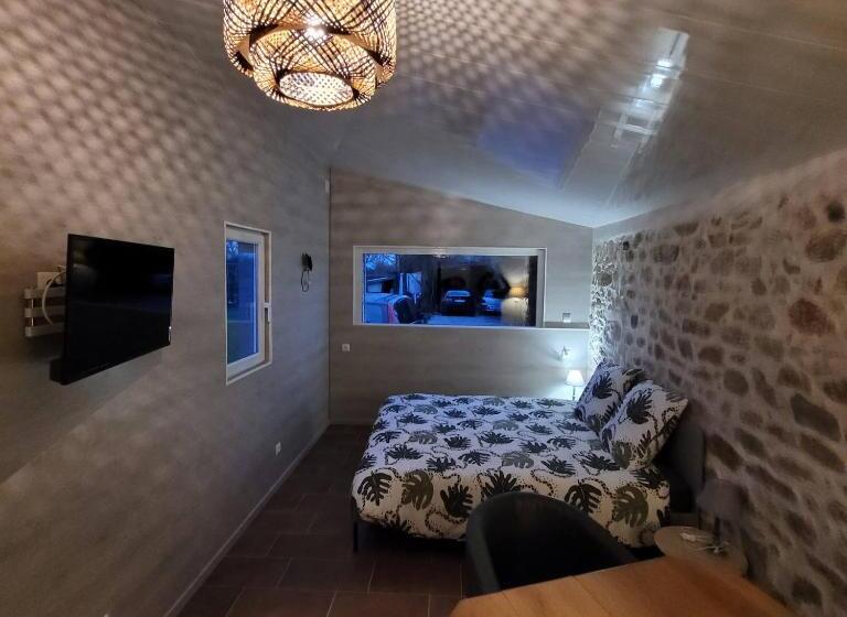 غرفة قياسية مطلّة علي الحديقة, La Genotière