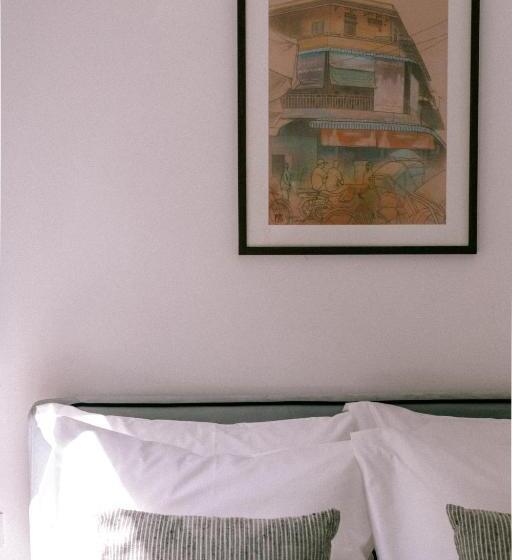 חדר קלאסי, La. Chronique