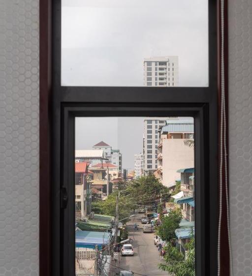 סוויטה עם נוף לעיר, La. Chronique