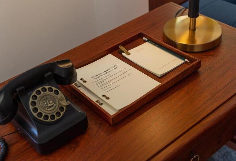 סוויטה עם נוף לעיר, La. Chronique